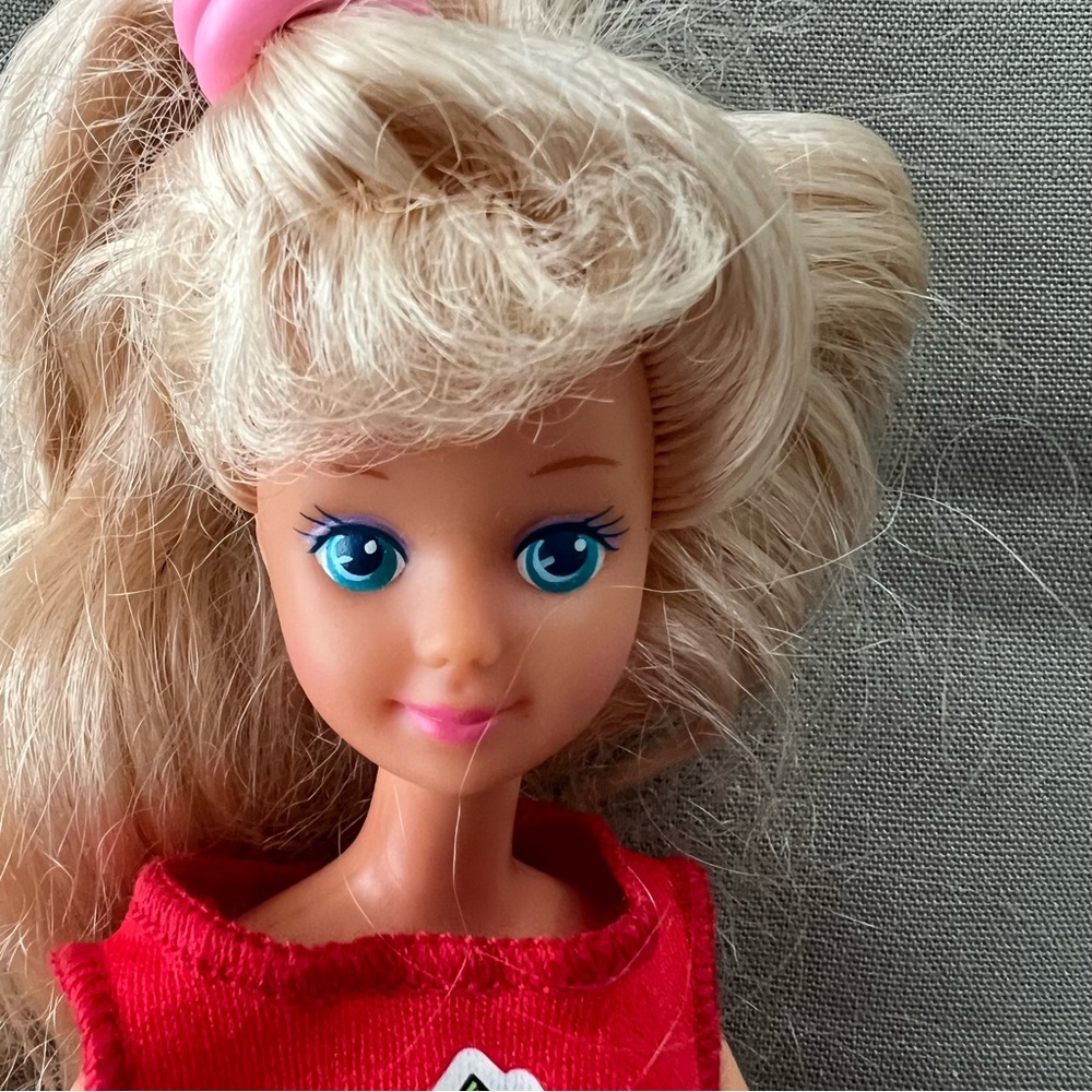 Mattel Barbie Skipper 1987 Doll with Cheerleading Outfit - Picture 5 of 9